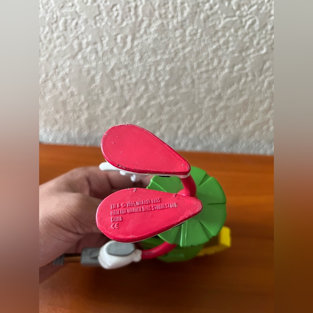 Vintage 1995 Warner Bros Studio Marvin The Martian Ray Gun 6" Bendable Toy - Picture 8 of 8